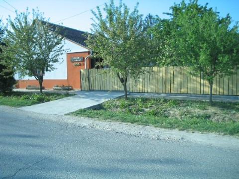 Utca front